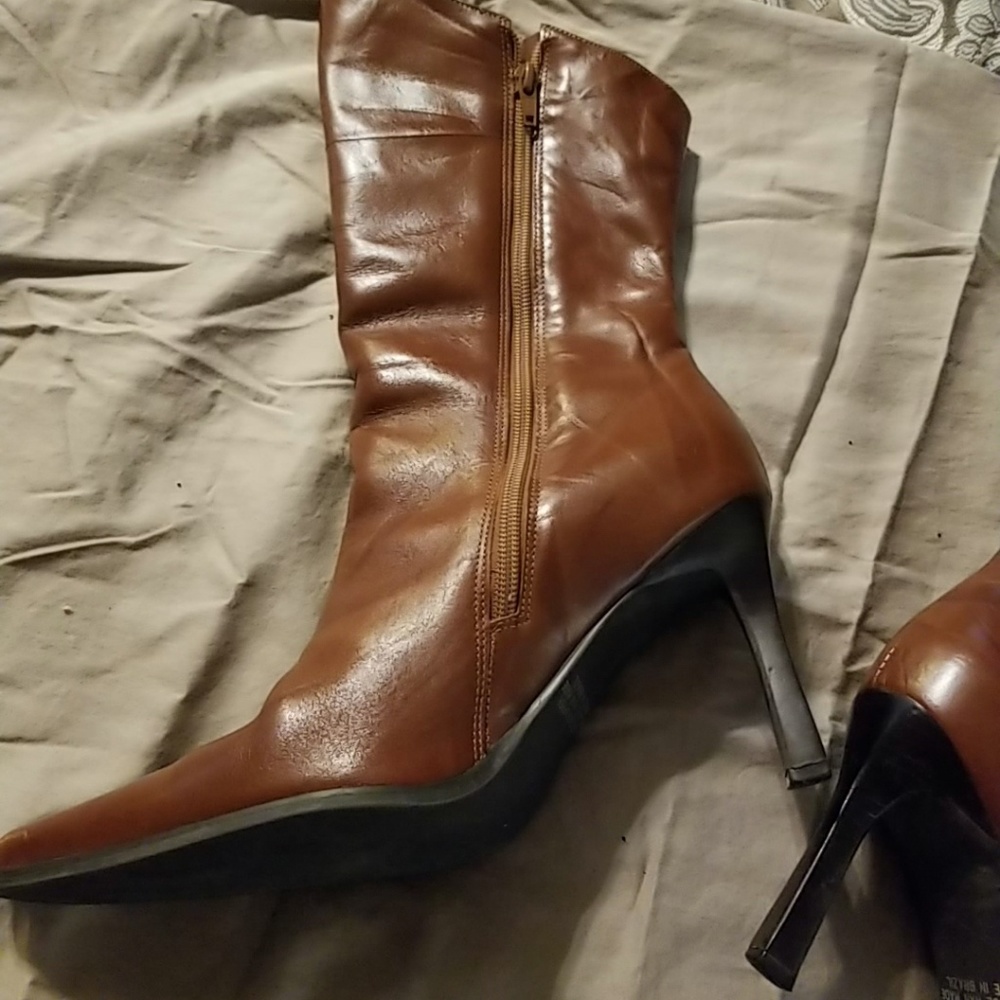 Boots - Picture 3 of 5